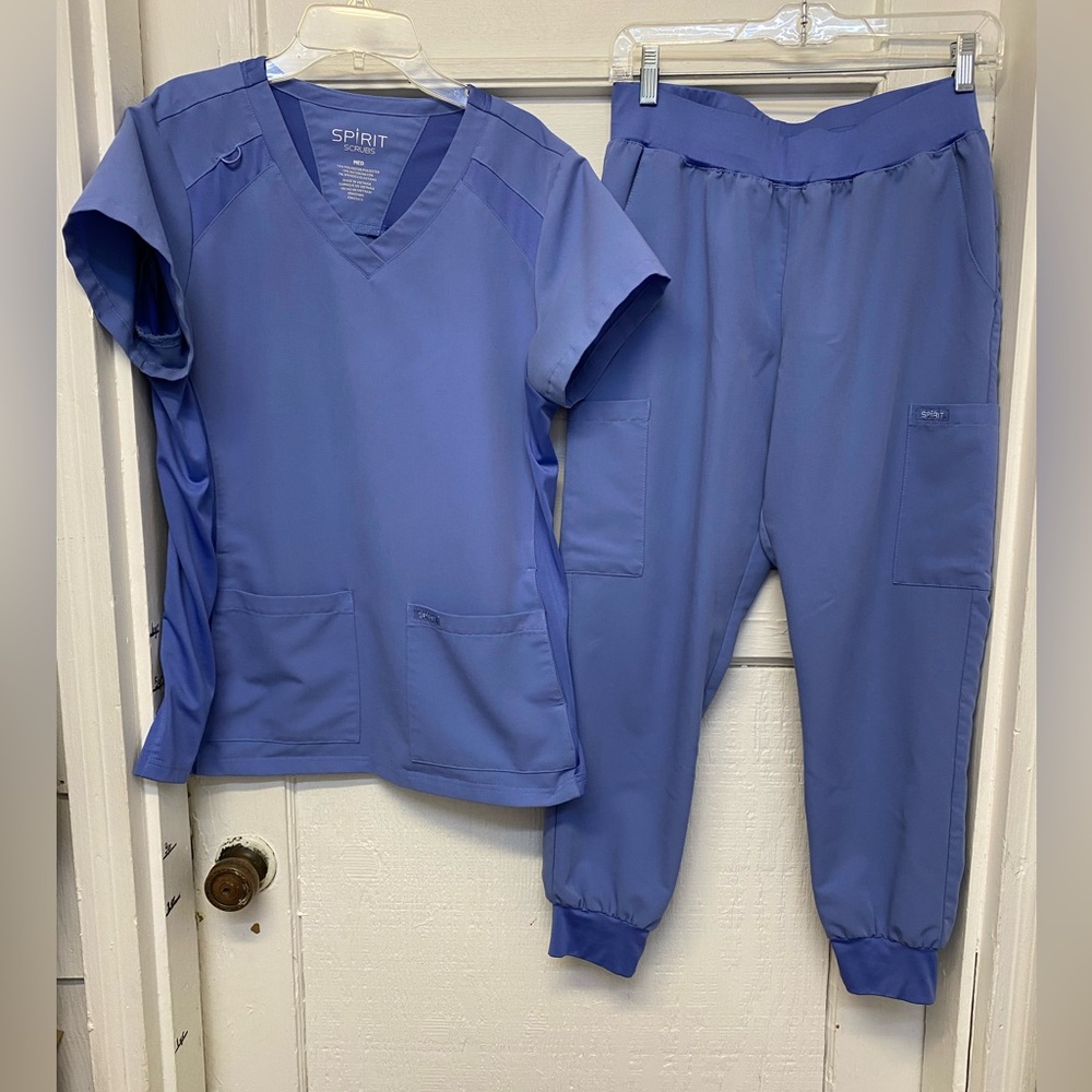 SPIRIT SCRUBS set women’s Medium Top , small petite joggers pant